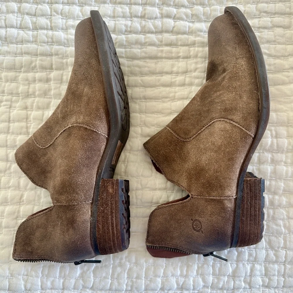 Born Kerri Women’s ankle boots new size 9 women’s Taupe distress - Picture 9 of 10